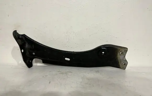 Skoda Superb B8 (3V) Fender mounting bracket 3V0821142A