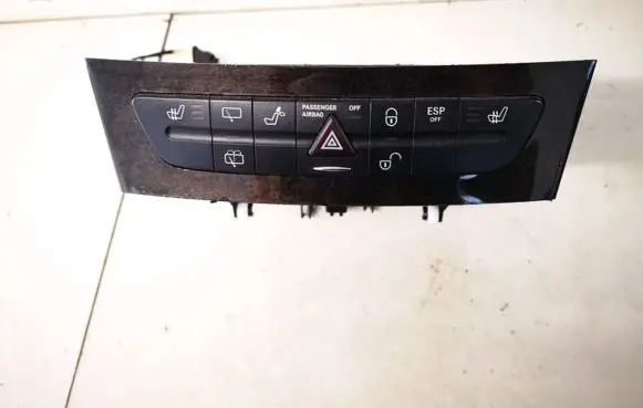 Mercedes-Benz E W211 Hazard light switch a2116800552
