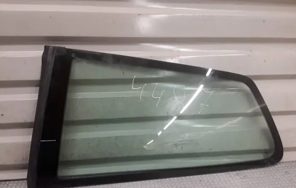 Volkswagen Polo IV 9N3 Rear side window 