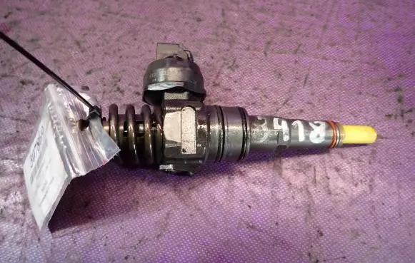 Seat Ibiza IV (6J,6P) Fuel injector 038130073BP