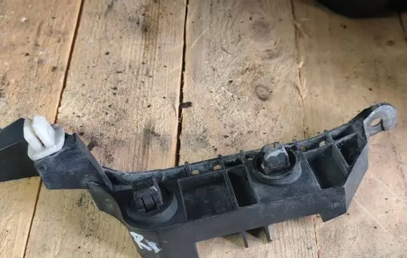 Honda Accord Fender mounting bracket