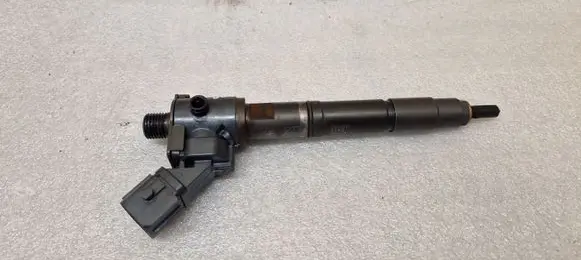 Volvo V40 Fuel injector 31405404