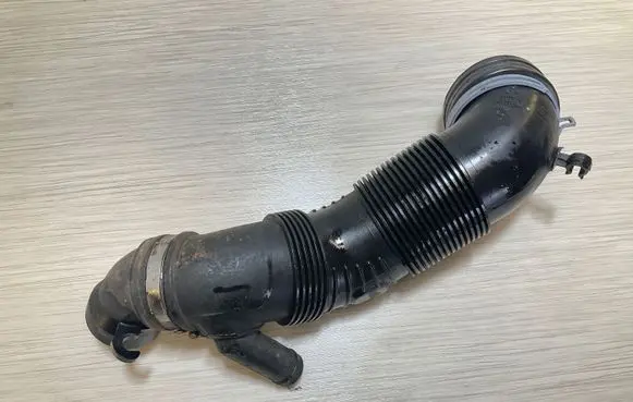 Audi Q3 8U Turbo air intake inlet pipe/hose 5N0129656
