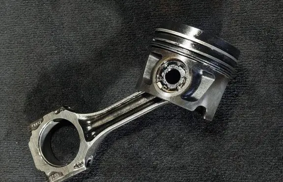 Volvo V70 Piston with connecting rod