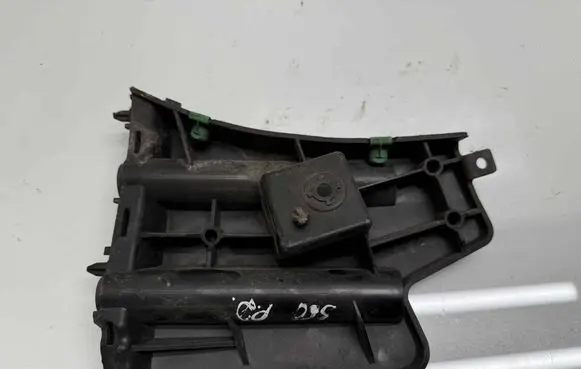 Front bumper mounting bracket