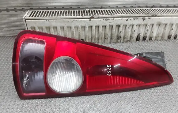 Renault Espace IV Rear/tail lights 8200027153