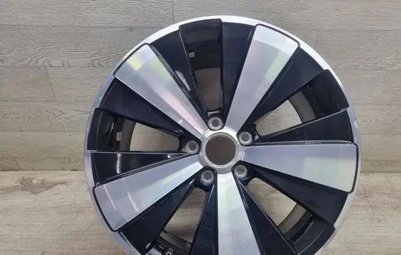 Volkswagen Beetle A5 R18 alloy rim 5C0601025AK