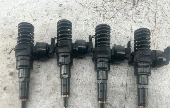 Volkswagen Caddy Fuel injectors set 0414720215