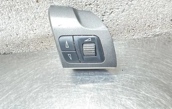 Opel Zafira B Steering wheel buttons/switches 13208858 305582185057