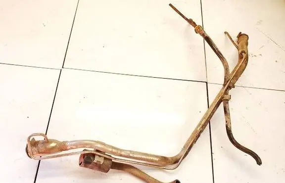 Jeep Grand Cherokee (WK) Fuel tank filler neck pipe