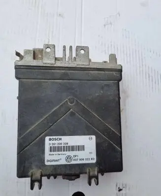 Volkswagen PASSAT B3 Engine control unit/module 037906022ED 0261200328
