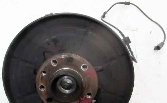 Opel Meriva B Front wheel hub 132620
