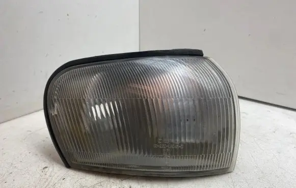 Subaru Impreza I Front indicator light