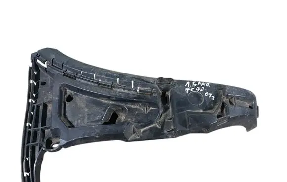Front bumper mounting bracket