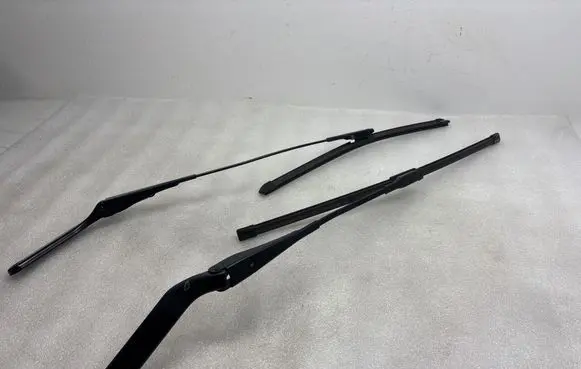 BMW X1 E84 Front wiper blade arm 2990146