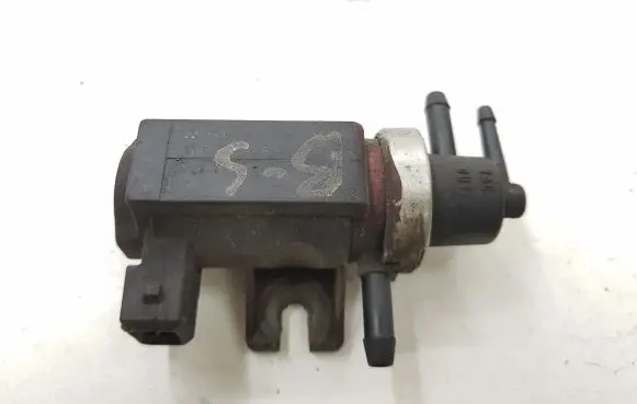 Audi A4 S4 B5 8D Vacuum valve 1H0906627025