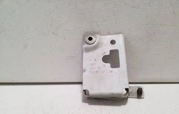 Audi TT TTS RS Mk3 8S Fender mounting bracket 8S0821167