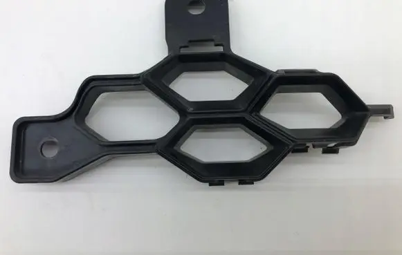 Suzuki Swift III Front bumper lower grill