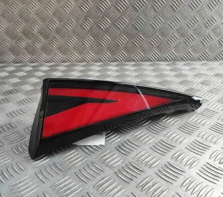 Tailgate rear/tail lights