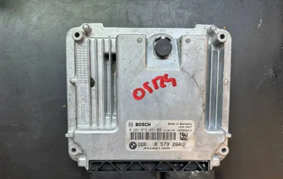 BMW 1 F20 F21 Engine control unit/module 8573260 0281019683
