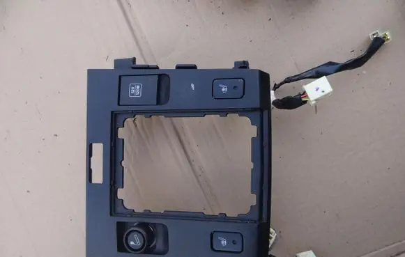 Suzuki Grand Vitara II Gear shifter surround trim plastic 75830-65J10 75810-65J10
