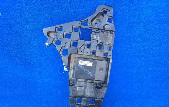 BMW X5 G05 Rear bumper mounting bracket 8069247