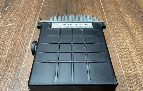 Mercedes-Benz E W124 Engine control unit/module 0095450032