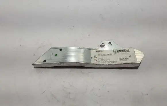 Headlight/headlamp mounting bracket
