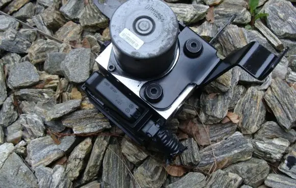 Hyundai Tucson JM ABS Pump 589202E510 DD4DV0002M2 BH6013B800