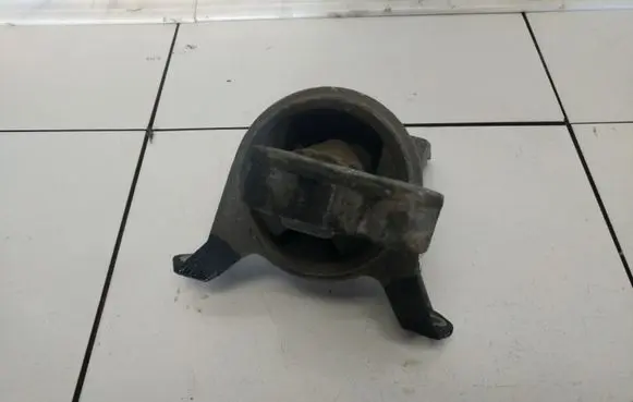 Opel Zafira A Engine mount bracket