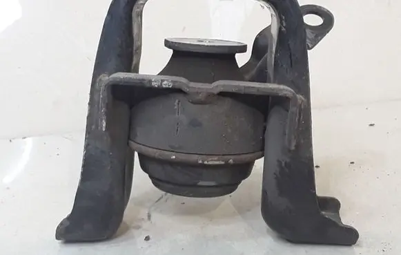 Toyota Corolla E120 E130 Engine mount bracket
