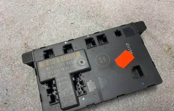 Mercedes-Benz C W203 Door control unit/module 2038201485