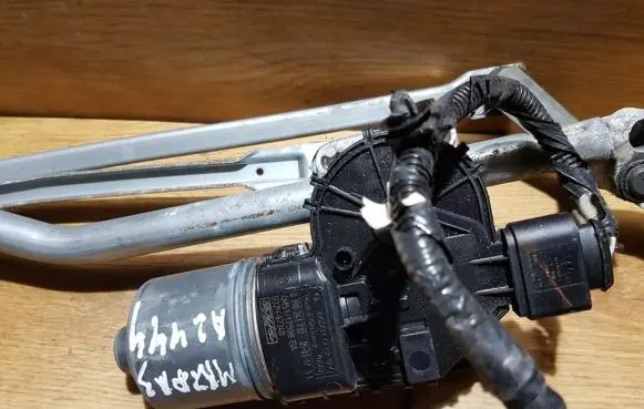 Mazda 3 I Wiper motor 0390241732