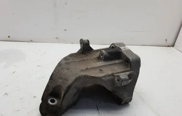Mercedes-Benz C W204 Engine mounting bracket A3512230004
