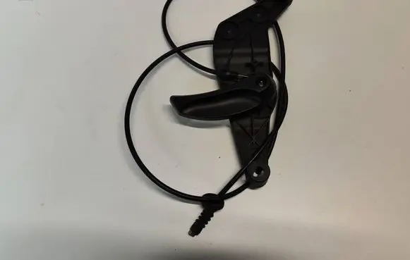 Engine bonnet (hood) release handle