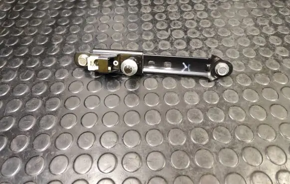 Nissan Qashqai Seat belt height adjuster 308205999AA