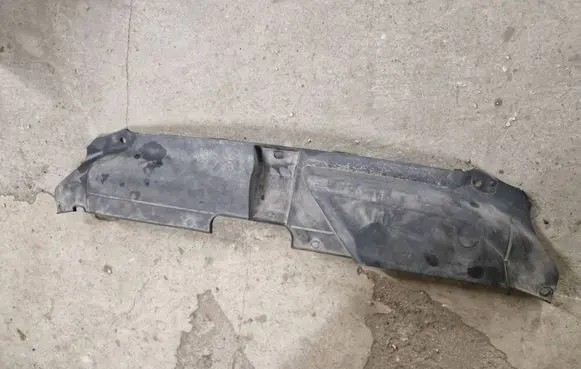 Audi A5 8T 8F Radiator trim 8T0807081A