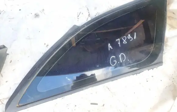 Nissan Primera Rear side window