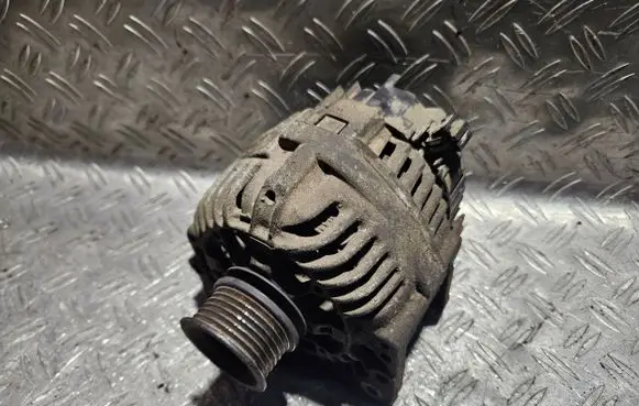 Volkswagen Golf III Generator/alternator 037903023G
