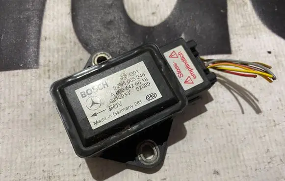 Mercedes-Benz E W211 ESP acceleration yaw rate sensor A0025426618 0025426618