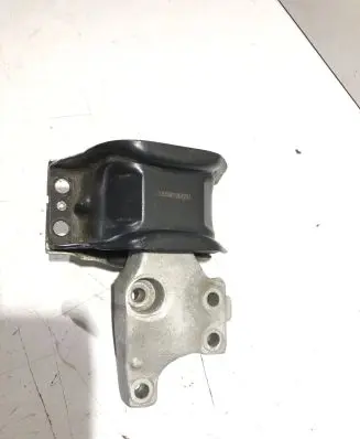 Peugeot 307 CC Engine mount bracket
