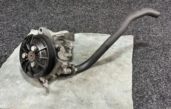 BMW 3 E90 E91 Power steering pump 7539015
