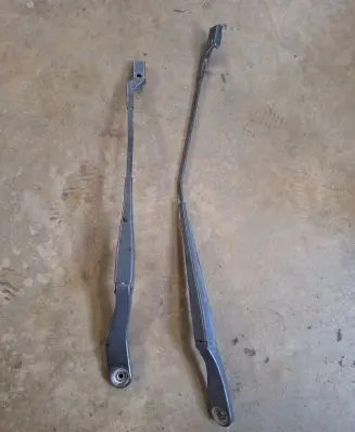 Volvo V50 Front wiper blade arm 8623159