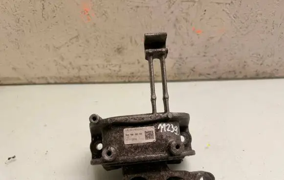Skoda Octavia Mk3 (5E) Engine mount bracket 5Q0199262DE