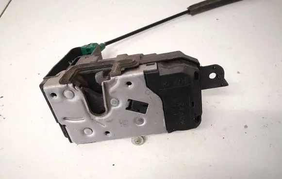 Opel Astra H Front door lock 13220368