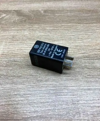 Volkswagen PASSAT B6 Other relay 3B0963513 TAXIALARM