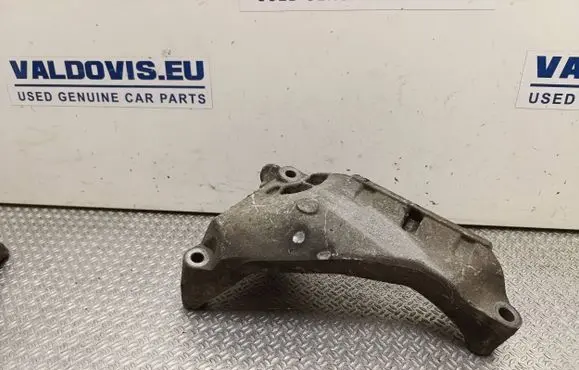 Volkswagen Transporter - Caravelle T6 Engine mounting bracket 03L199207B