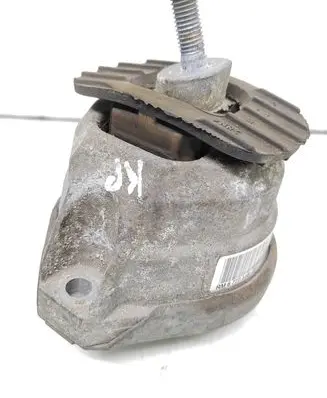 BMW 5 E60 E61 Engine mount bracket 6777118 15934612