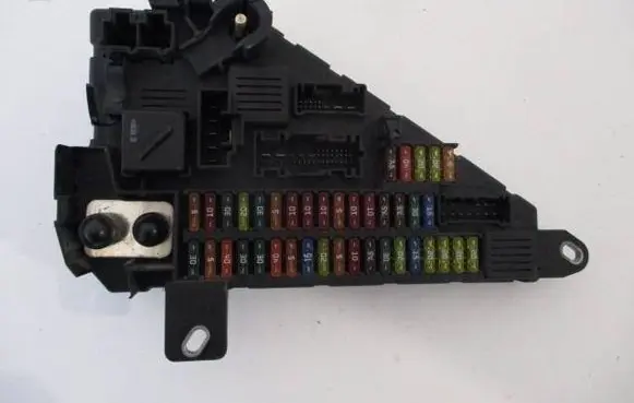 BMW 5 E60 E61 Fuse module 518956040 6906618