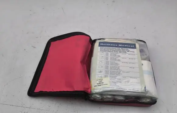 Audi A6 C7 First aid kit 8P0860282A